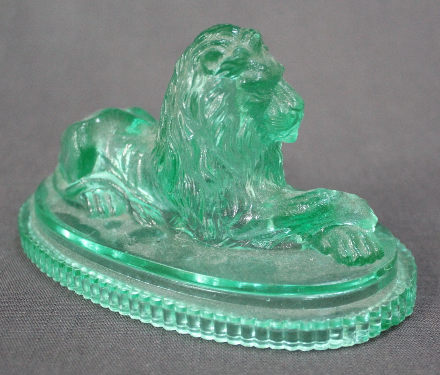 A glass lion by John Derbyshire of Manchester