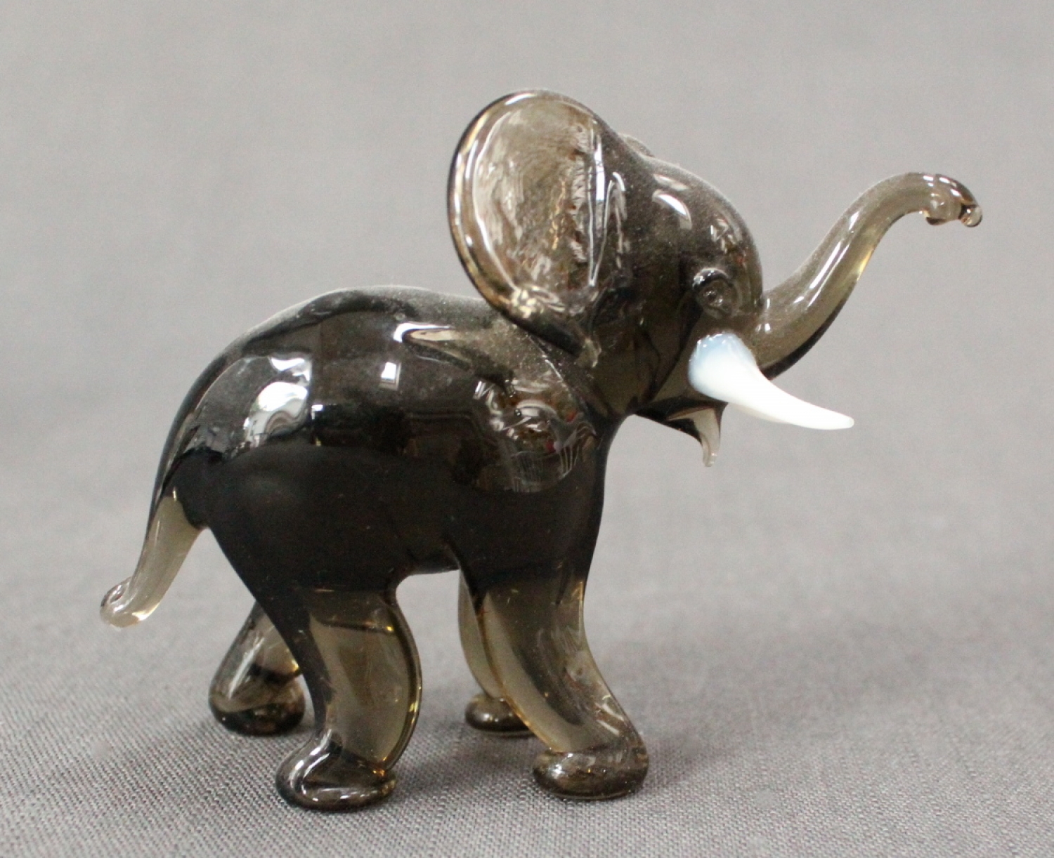 A Murano glass baby elephant